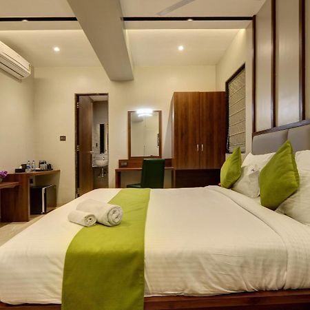 Magnus Fortune House Business Hotel , Magarpatta Mundhva Екстериор снимка