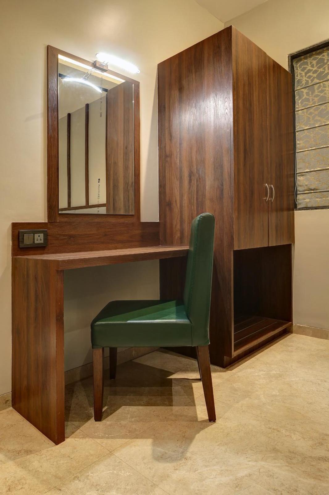 Magnus Fortune House Business Hotel , Magarpatta Mundhva Екстериор снимка