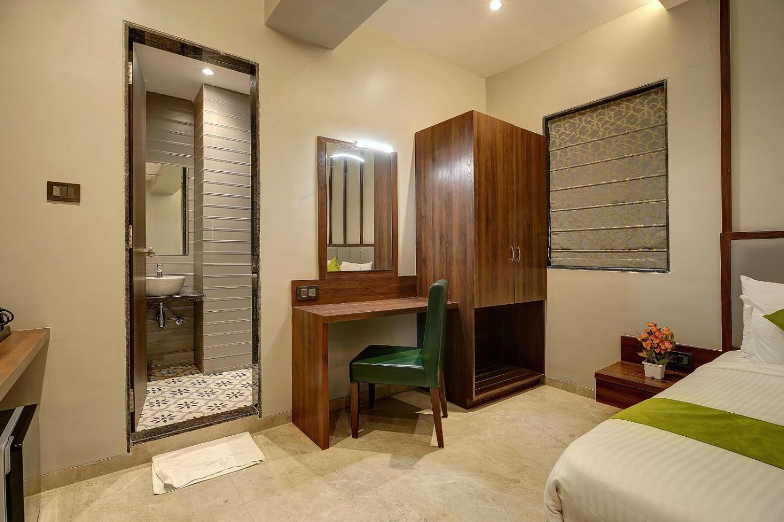 Magnus Fortune House Business Hotel , Magarpatta Mundhva Екстериор снимка