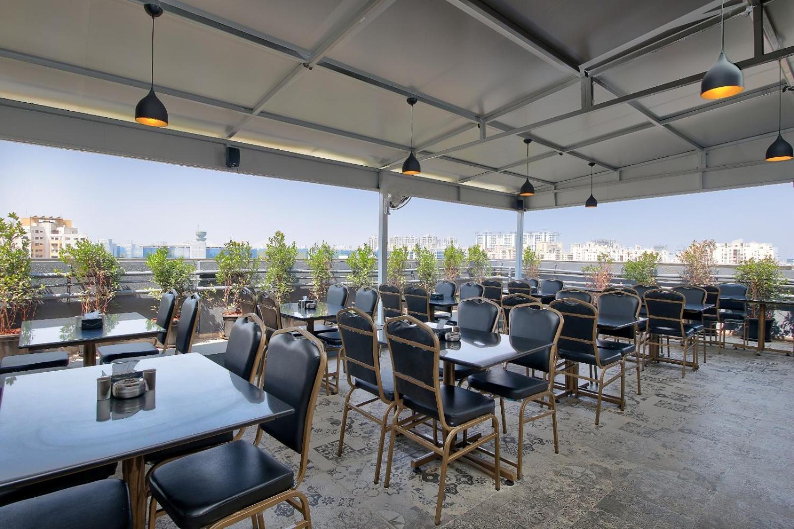 Magnus Fortune House Business Hotel , Magarpatta Mundhva Екстериор снимка