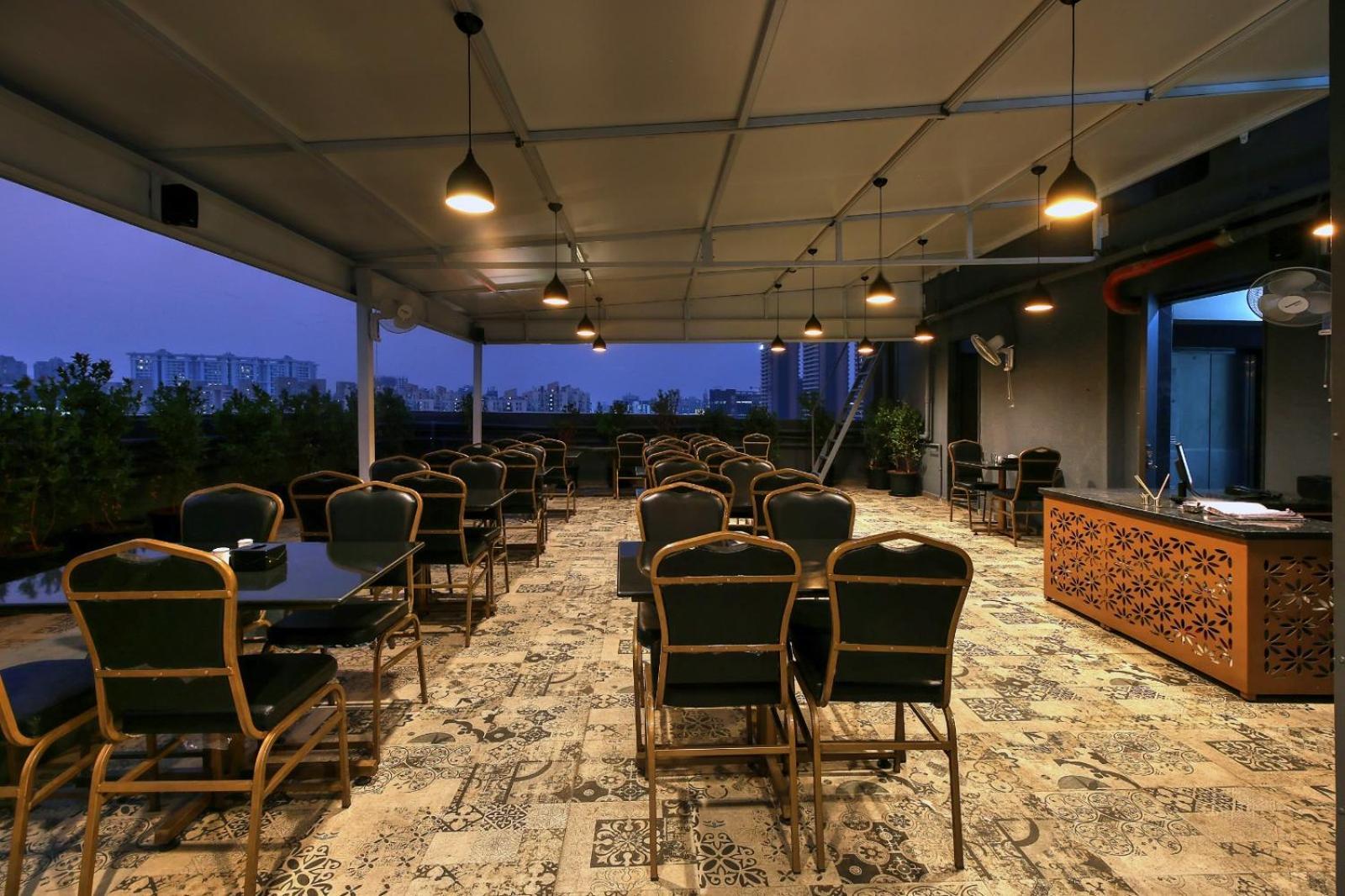 Magnus Fortune House Business Hotel , Magarpatta Mundhva Екстериор снимка