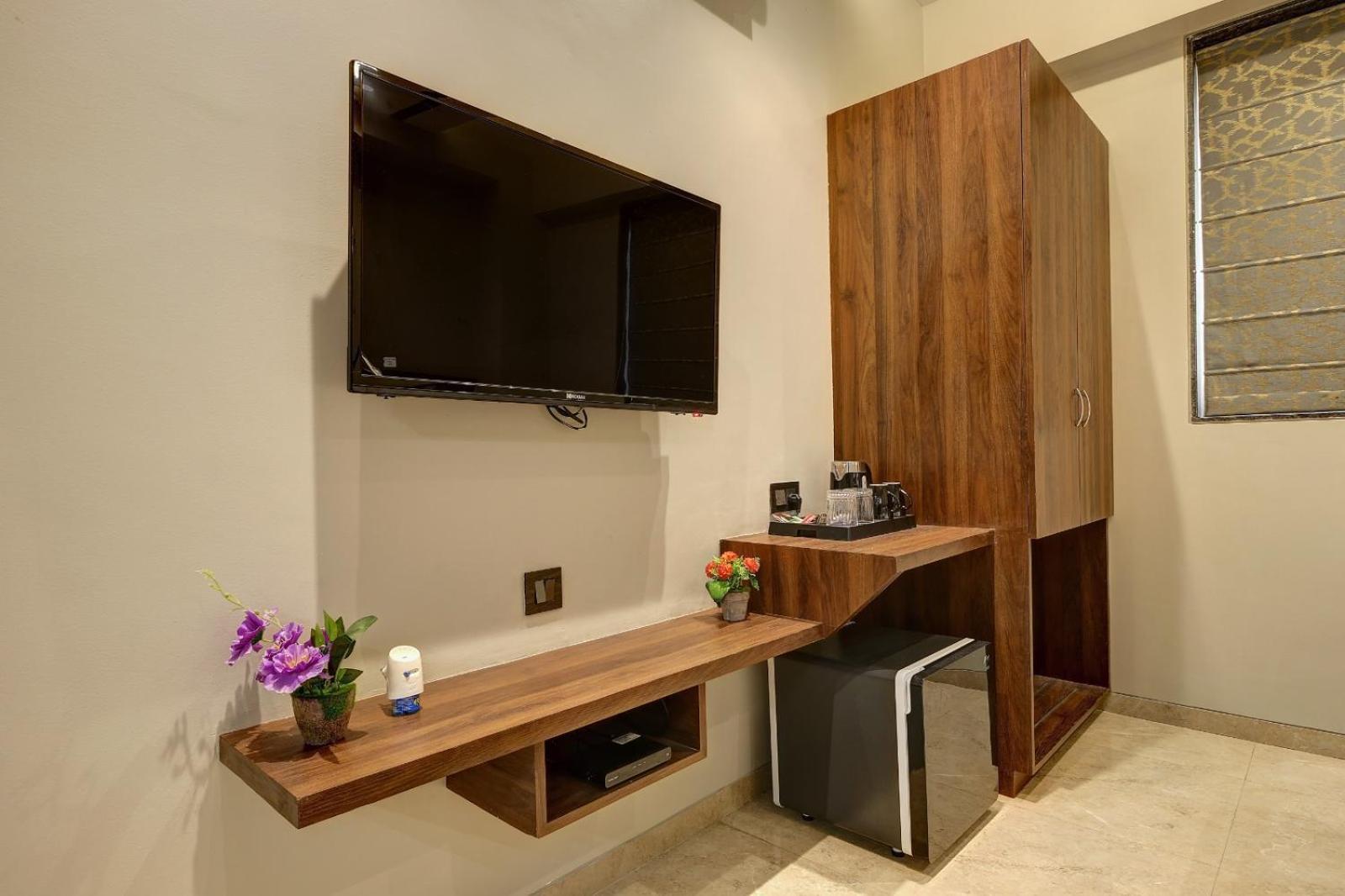 Magnus Fortune House Business Hotel , Magarpatta Mundhva Екстериор снимка