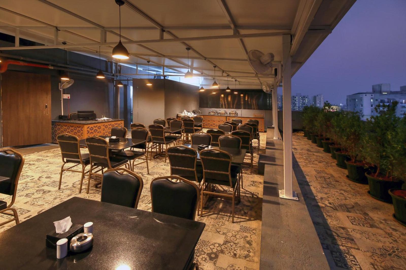 Magnus Fortune House Business Hotel , Magarpatta Mundhva Екстериор снимка