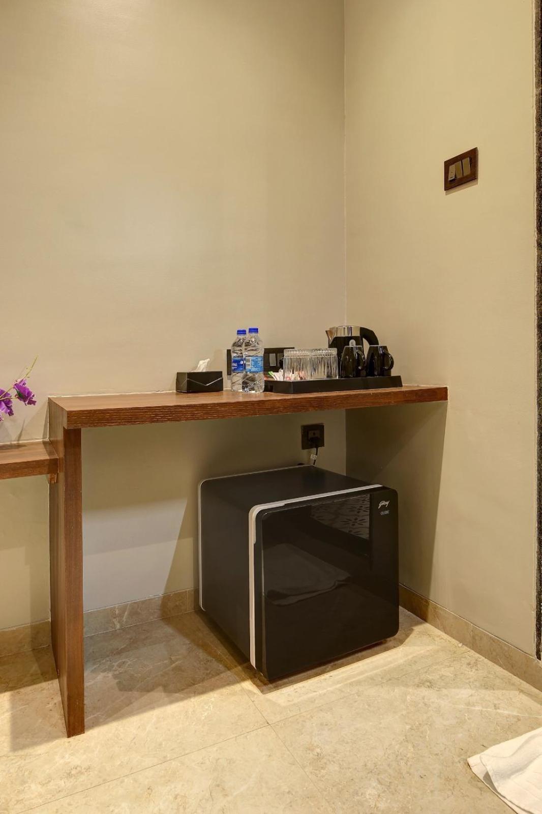 Magnus Fortune House Business Hotel , Magarpatta Mundhva Екстериор снимка