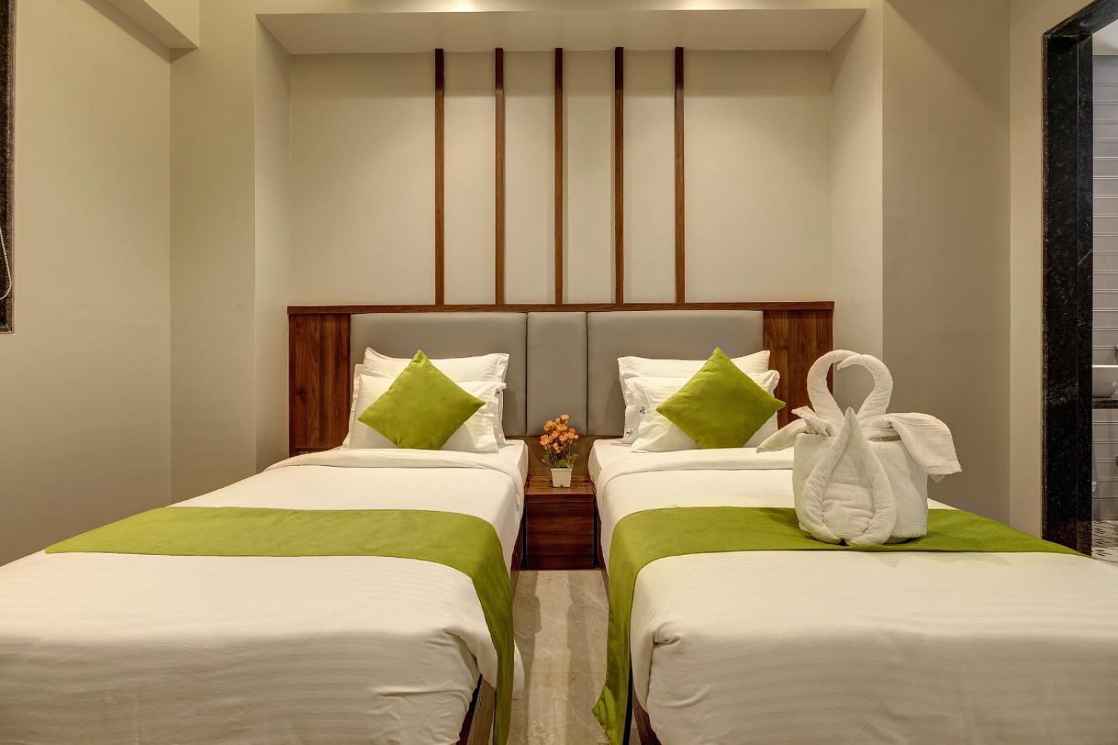 Magnus Fortune House Business Hotel , Magarpatta Mundhva Екстериор снимка
