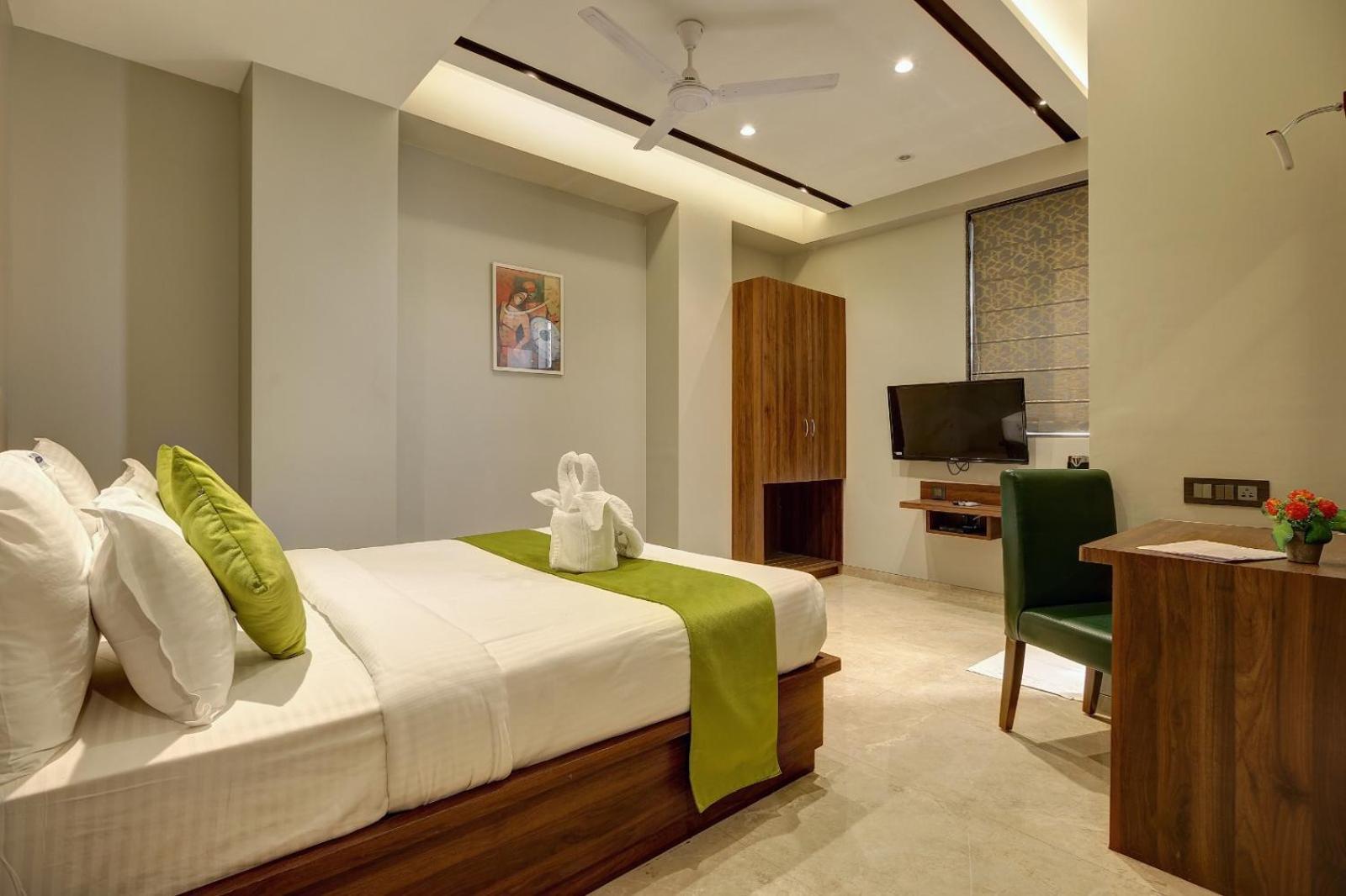 Magnus Fortune House Business Hotel , Magarpatta Mundhva Екстериор снимка