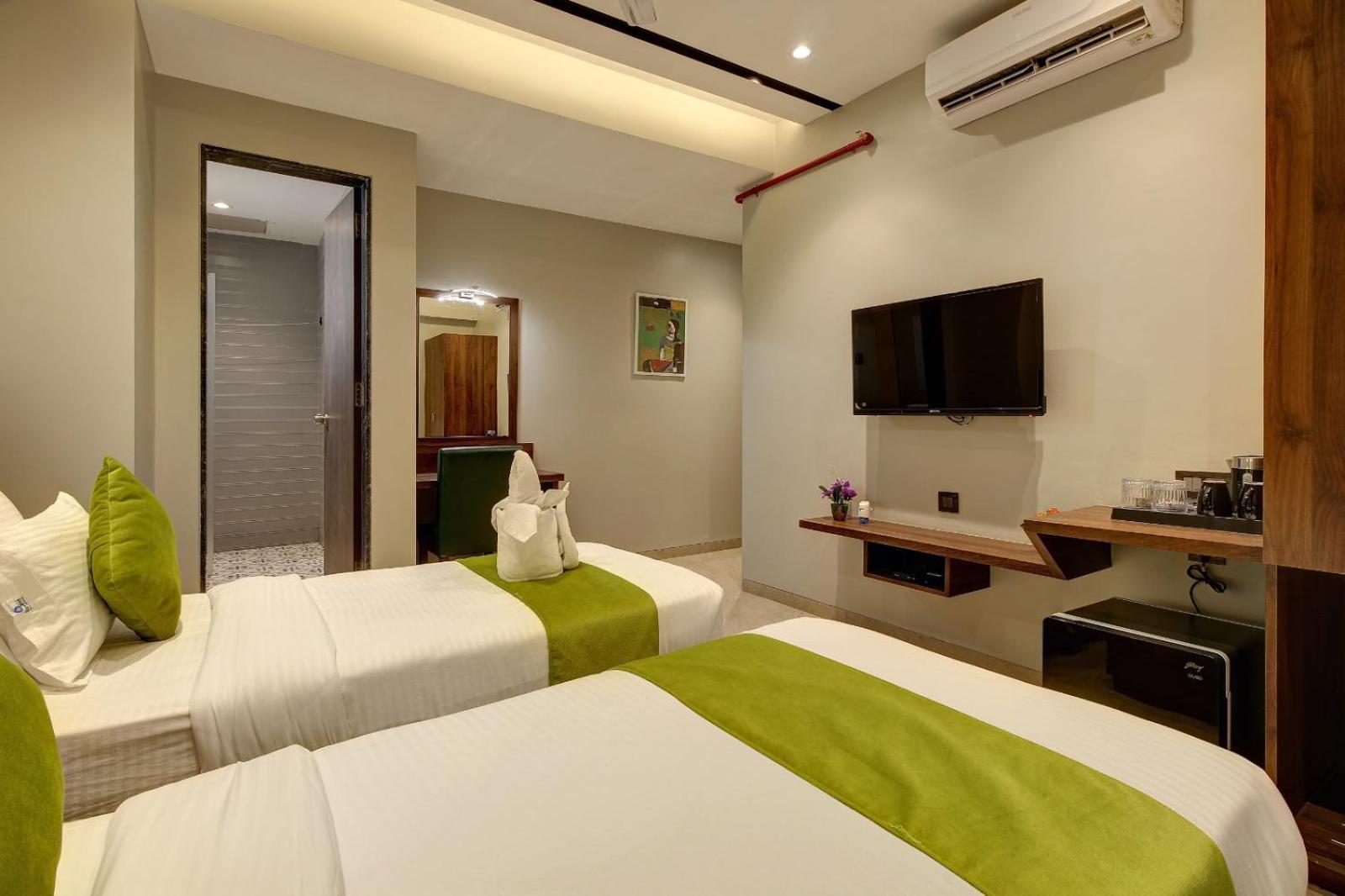 Magnus Fortune House Business Hotel , Magarpatta Mundhva Екстериор снимка