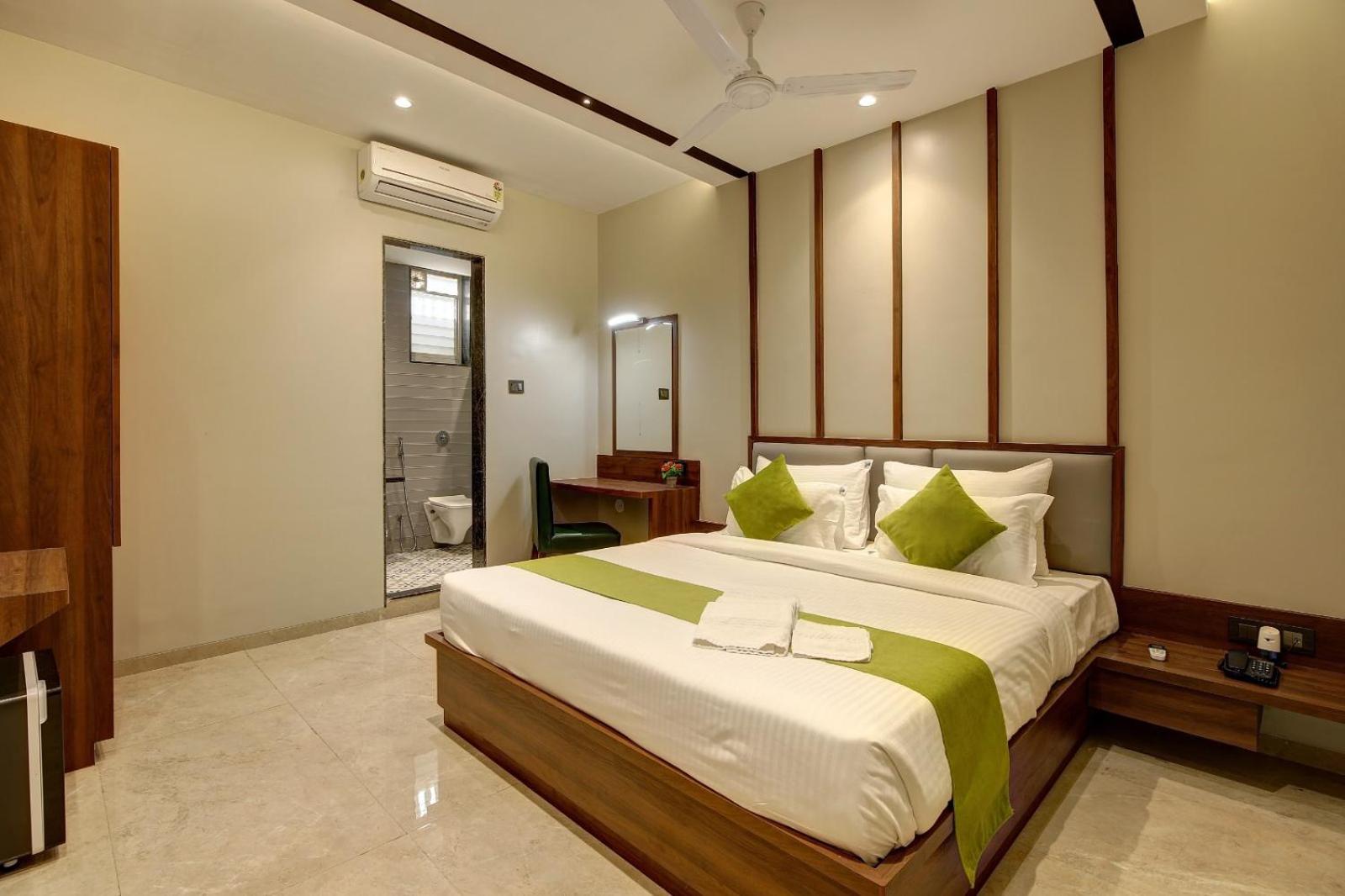 Magnus Fortune House Business Hotel , Magarpatta Mundhva Екстериор снимка