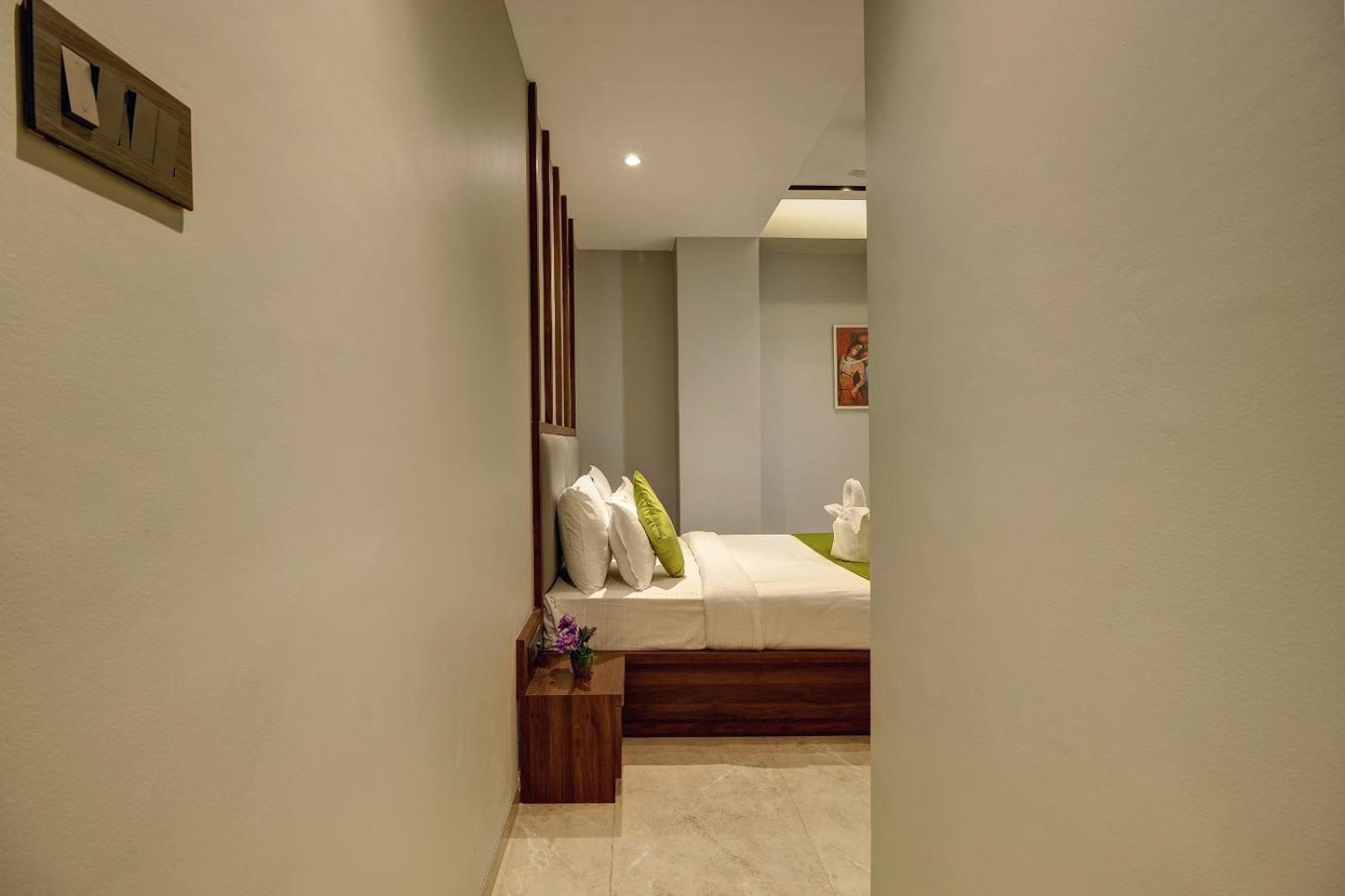 Magnus Fortune House Business Hotel , Magarpatta Mundhva Екстериор снимка