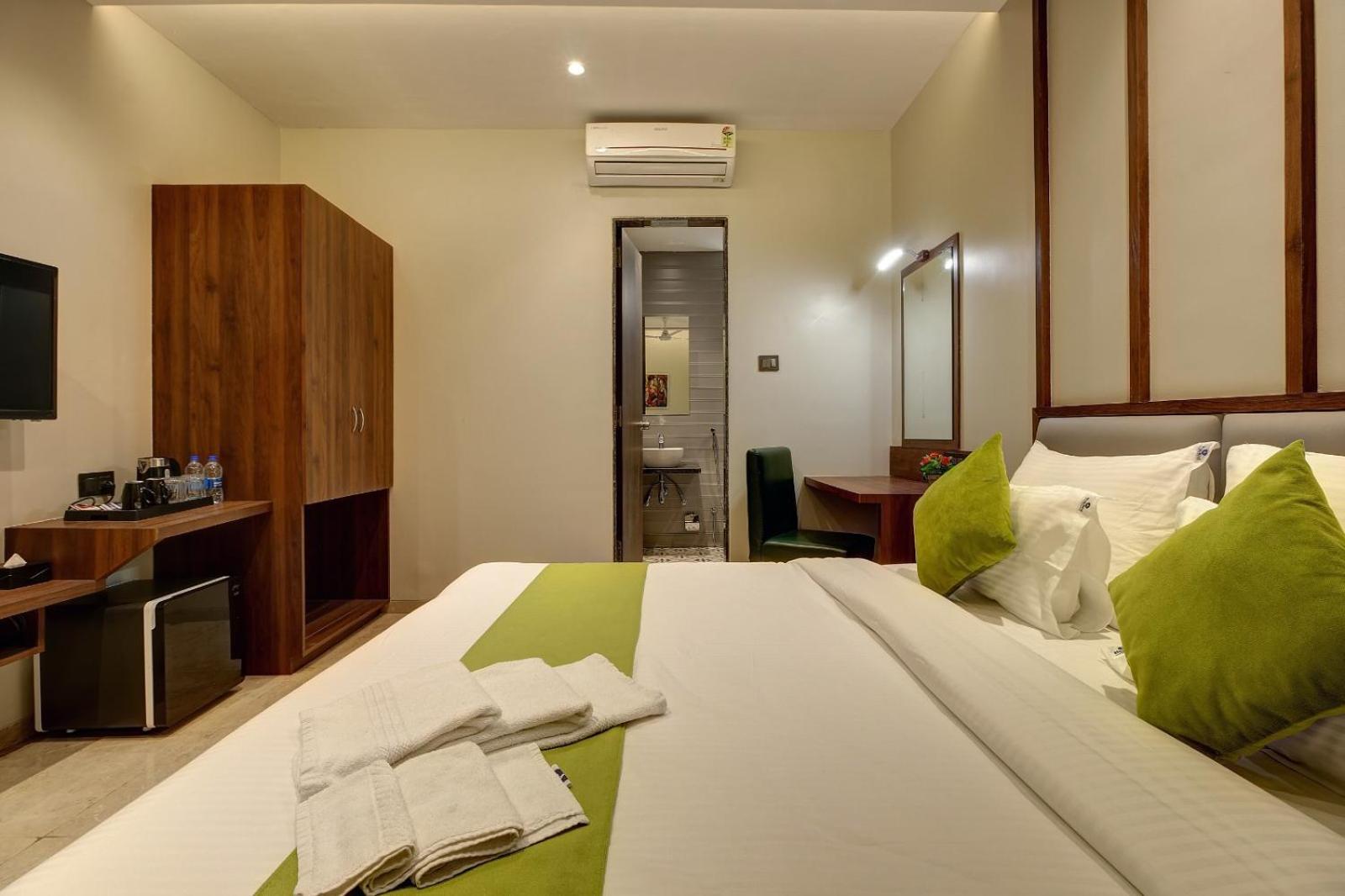 Magnus Fortune House Business Hotel , Magarpatta Mundhva Екстериор снимка