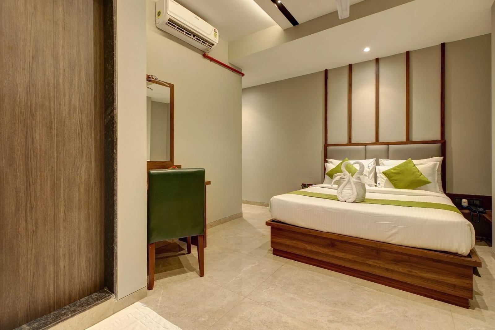 Magnus Fortune House Business Hotel , Magarpatta Mundhva Екстериор снимка