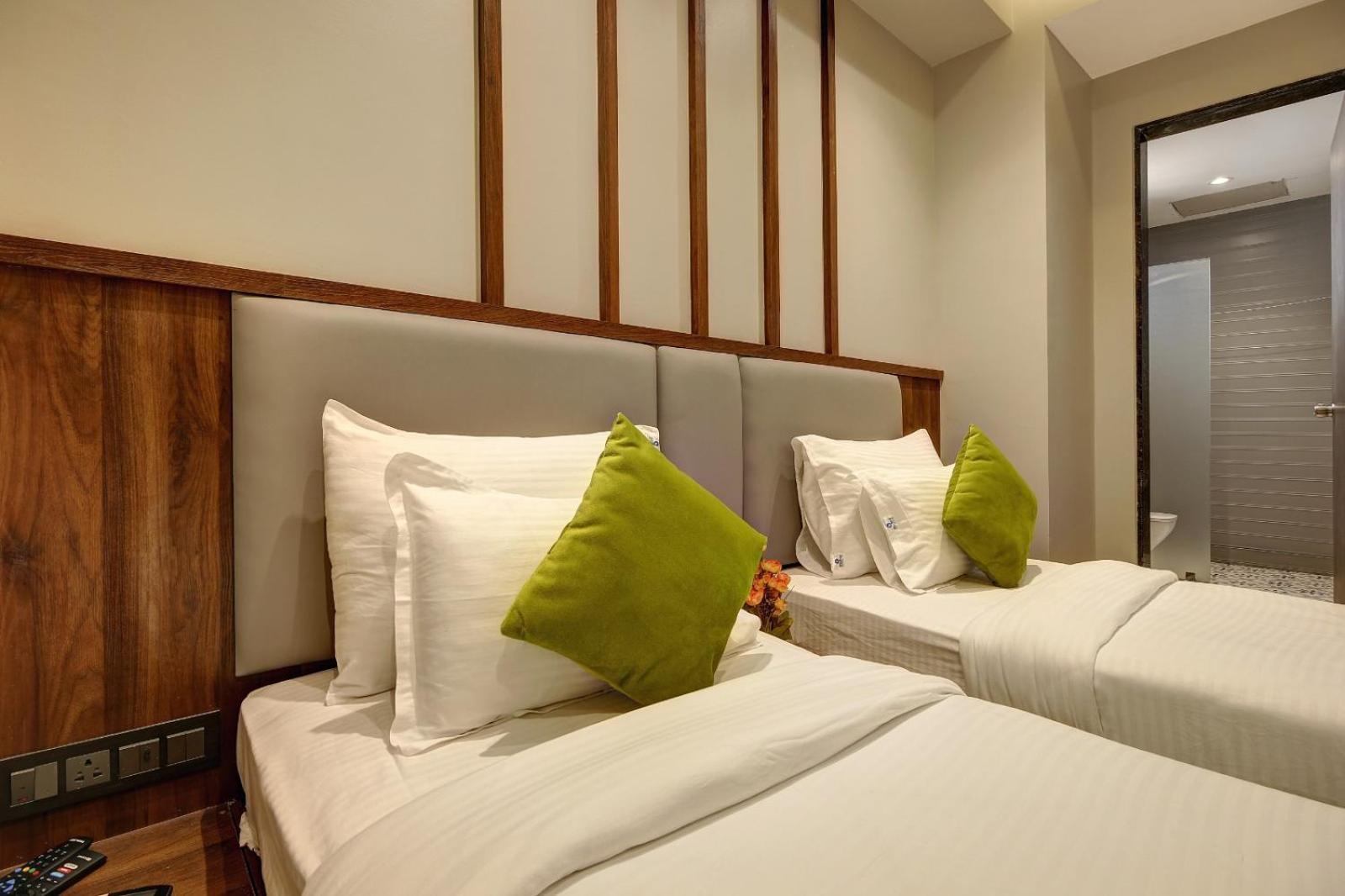 Magnus Fortune House Business Hotel , Magarpatta Mundhva Екстериор снимка