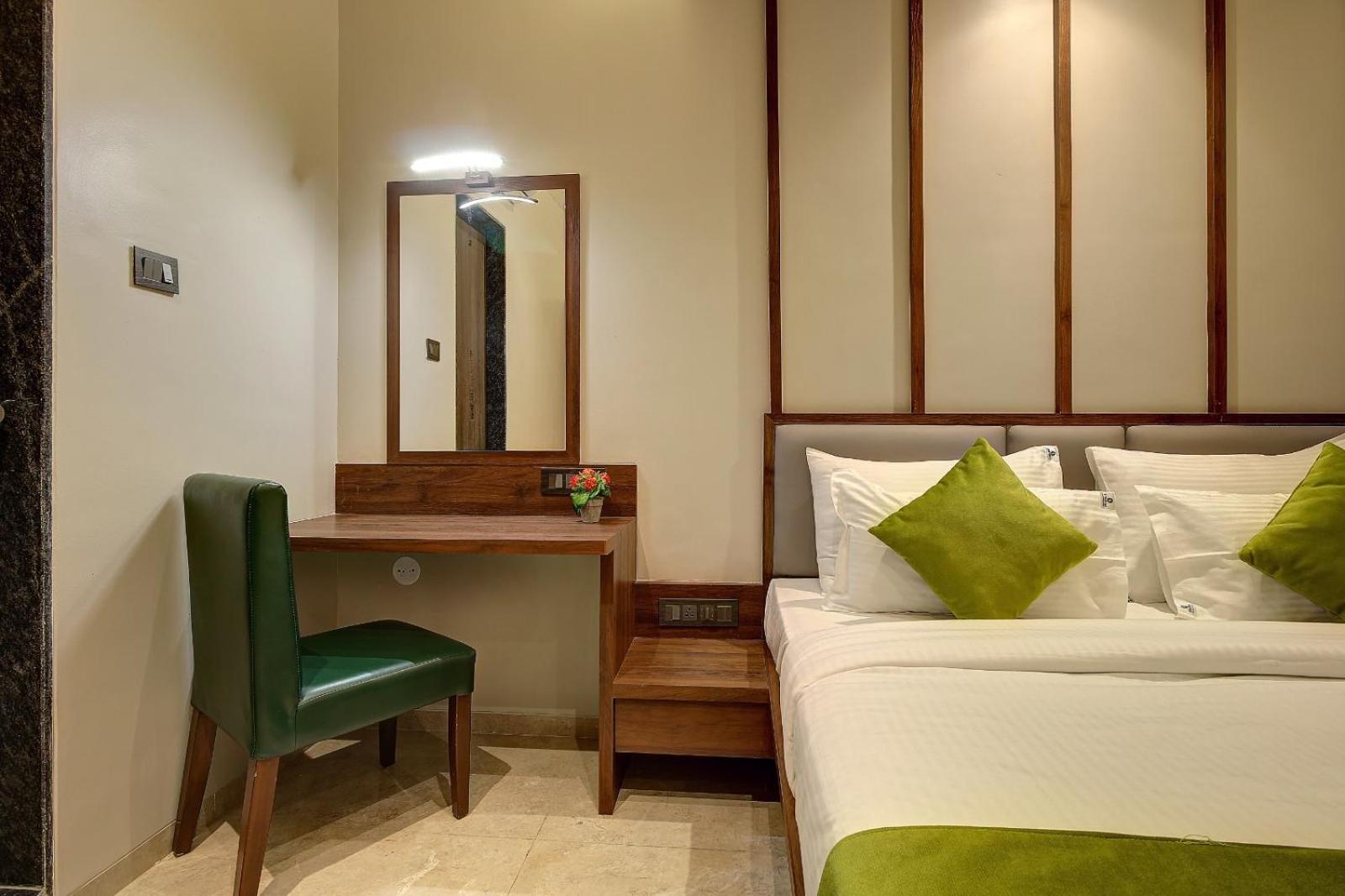 Magnus Fortune House Business Hotel , Magarpatta Mundhva Екстериор снимка