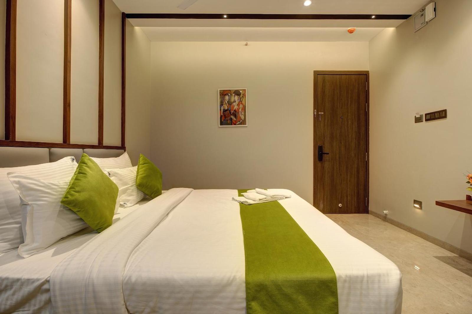 Magnus Fortune House Business Hotel , Magarpatta Mundhva Екстериор снимка