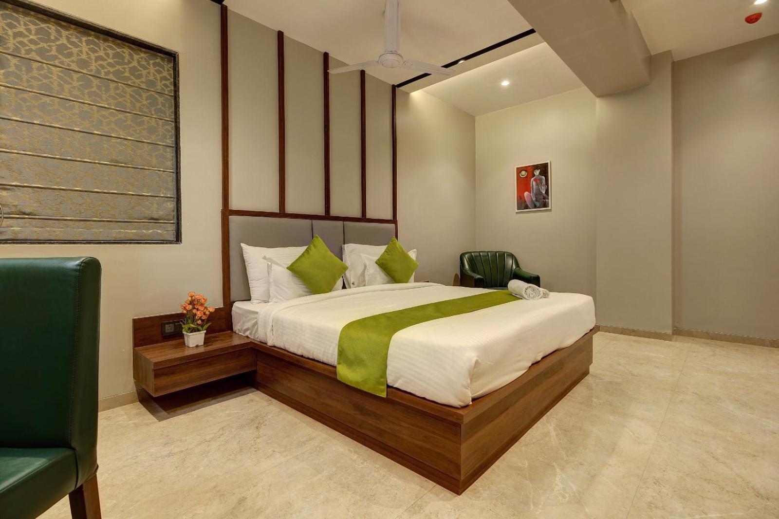Magnus Fortune House Business Hotel , Magarpatta Mundhva Екстериор снимка