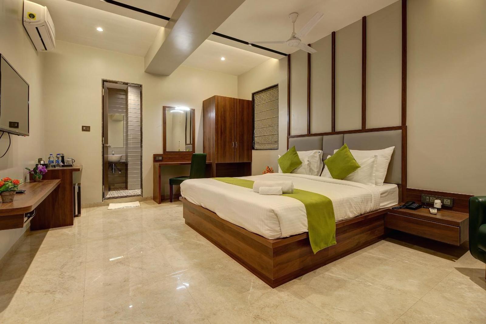 Magnus Fortune House Business Hotel , Magarpatta Mundhva Екстериор снимка