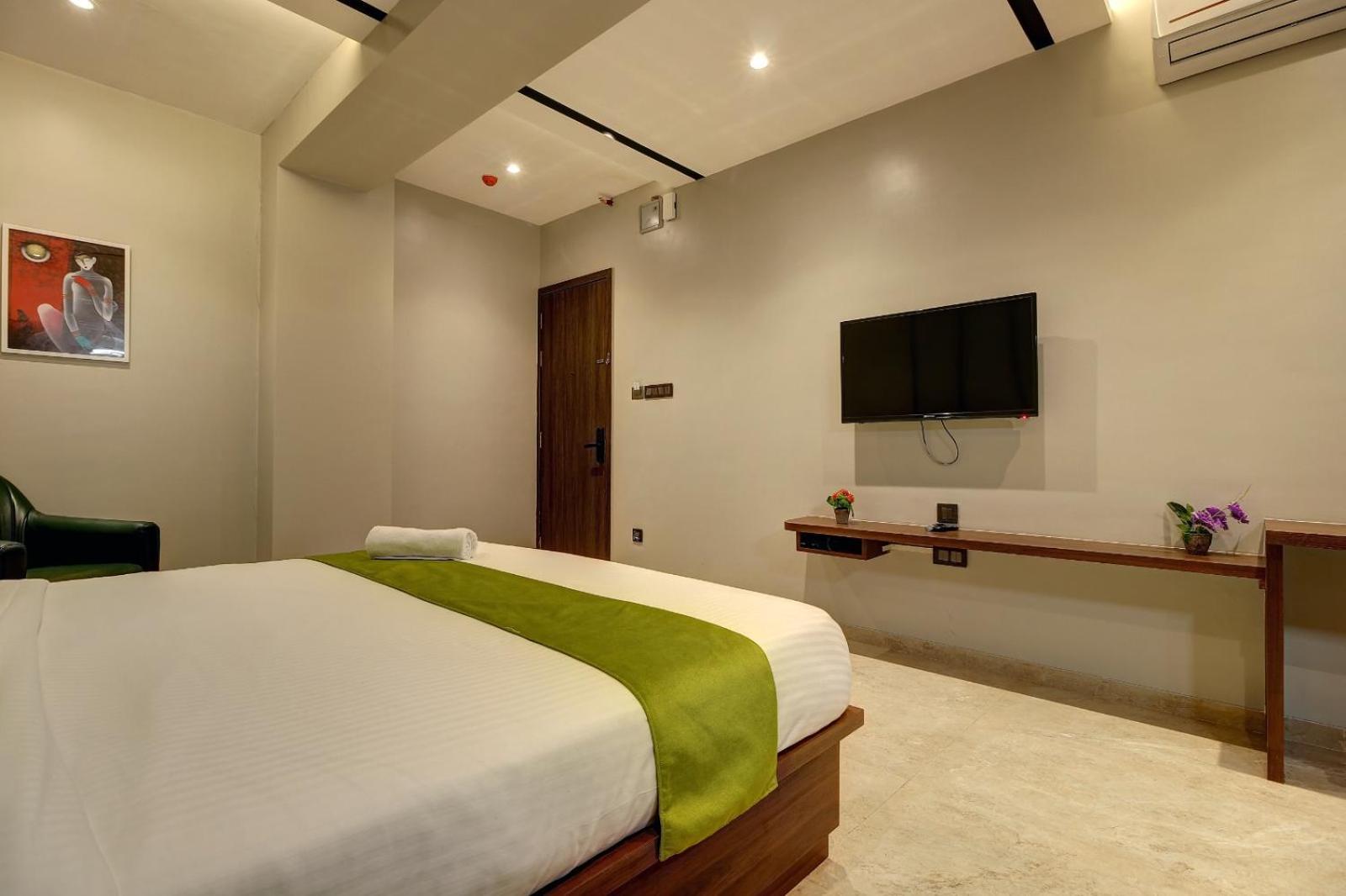 Magnus Fortune House Business Hotel , Magarpatta Mundhva Екстериор снимка